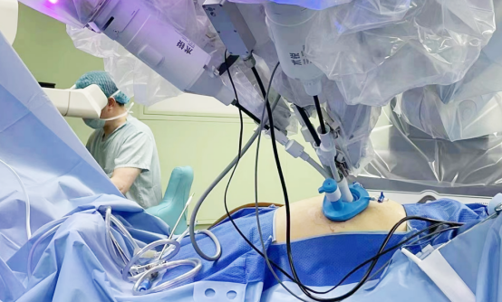 引领单孔新纪元——国产单孔机器人首例乙状结肠癌根治术圆满成功！