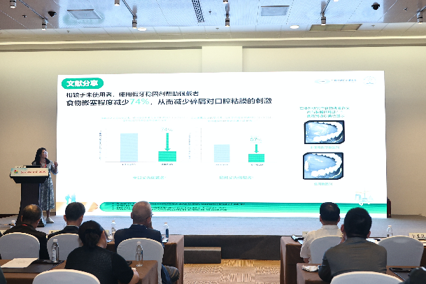 假牙护理品牌保丽净助力十万余老人改善义齿佩戴体验，提升生活质量